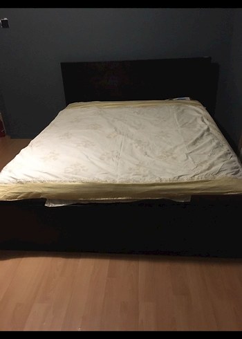 Beyaz, parlak, sade yatak örtüsü - Görsel 8