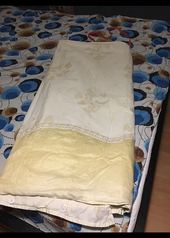 Beyaz, parlak, sade yatak örtüsü - Görsel 4