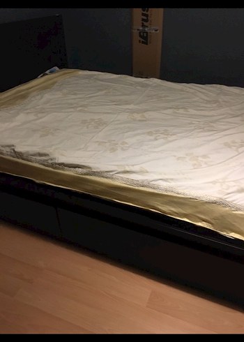 Beyaz, parlak, sade yatak örtüsü - Görsel 2