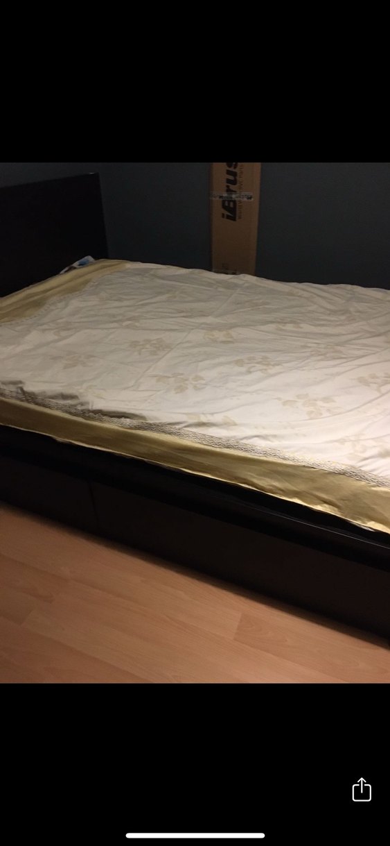 Beyaz, parlak, sade yatak örtüsü - Görsel 2