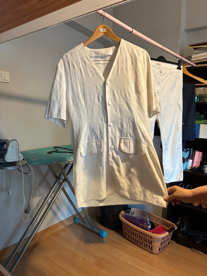 Düğmeli V Yaka Keten Midi Kadın Gömlek - Görsel 3