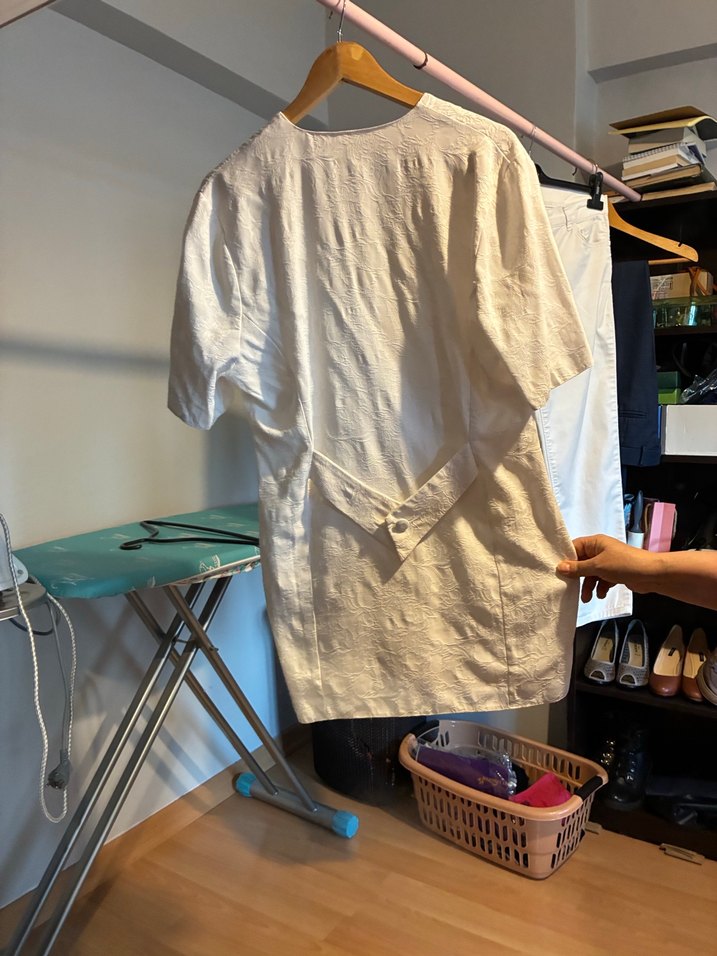 Düğmeli V Yaka Keten Midi Kadın Gömlek - Görsel 2