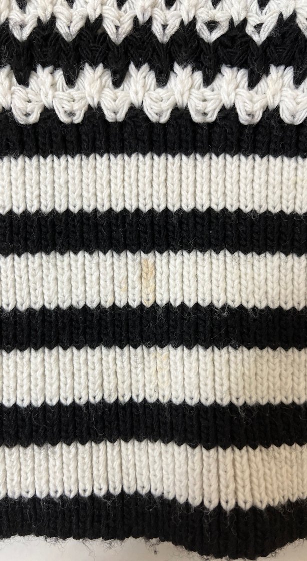 V Yaka Siyah Beyaz Örme Triko Kazak - Görsel 2