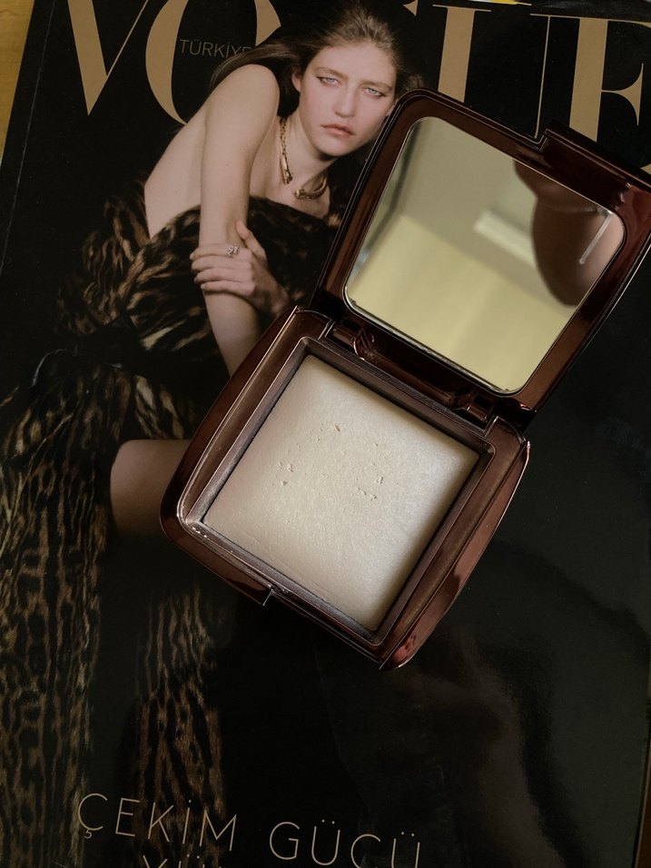 Hourglass Pudra - Görsel 2