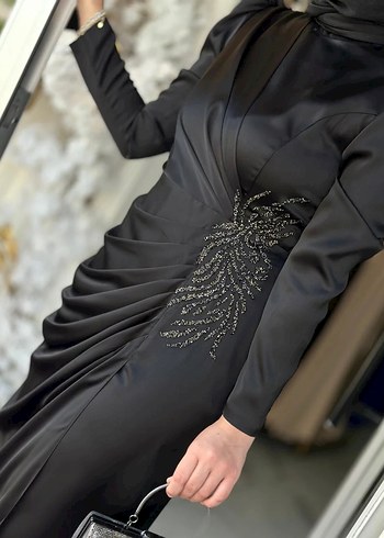 Siyah İşlemeli Drapeli Uzun Abiye Elbise - Görsel 3