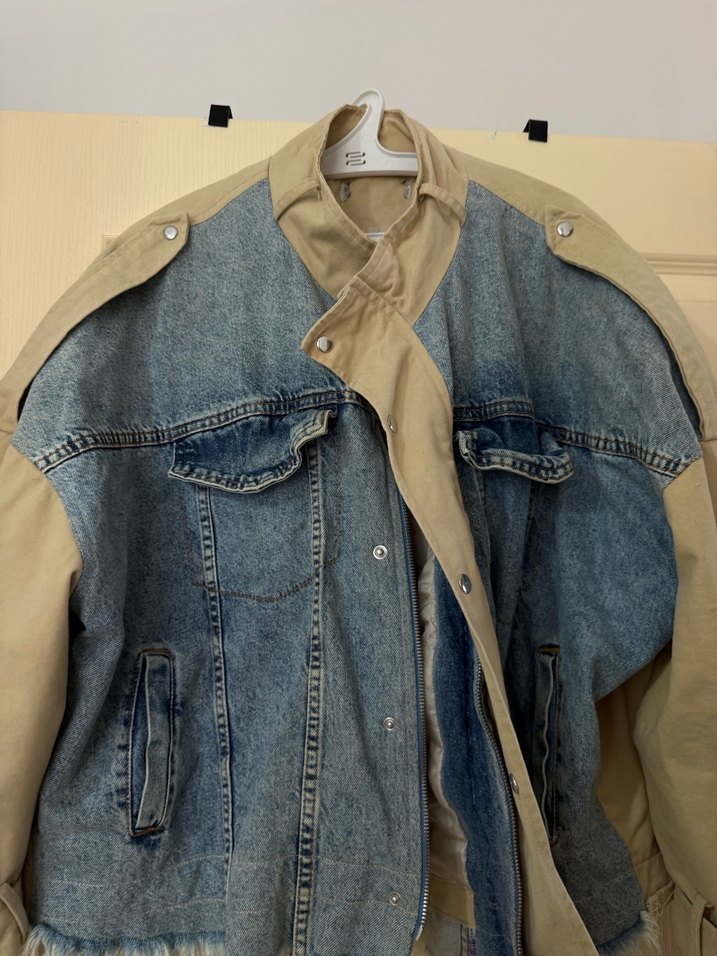 Bej ve Gri Düğmeli Kadın Denim Ceket - Görsel 2