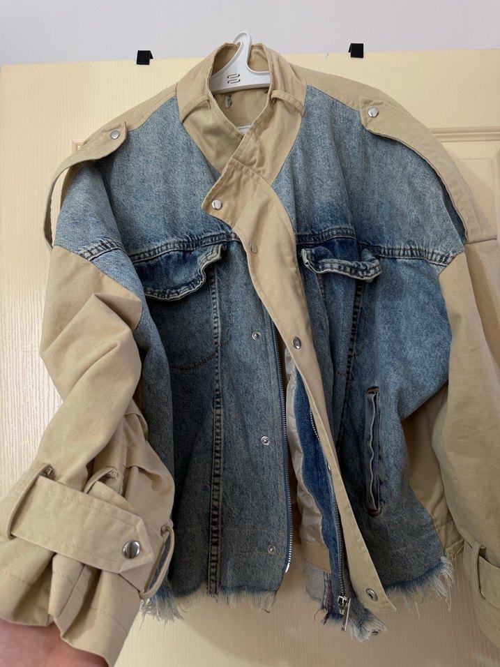 Bej ve Gri Düğmeli Kadın Denim Ceket - Görsel 3