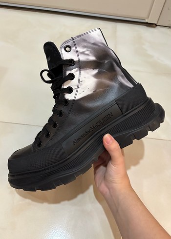 Alexander McQueen Siyah Metalik Bilek Botu