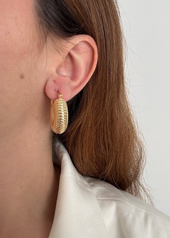 Altın Renk Pliseli Midi Halka Küpeler - Görsel 3