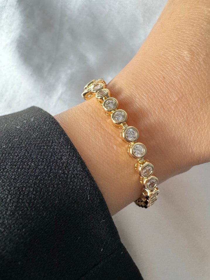 Zincir Detaylı Altın Renkli Kadın Bileklik - Görsel 4