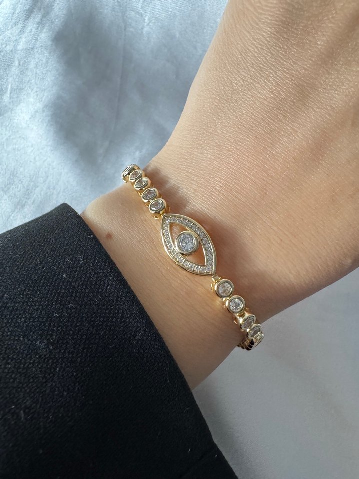 Zincir Detaylı Altın Renkli Kadın Bileklik - Görsel 3