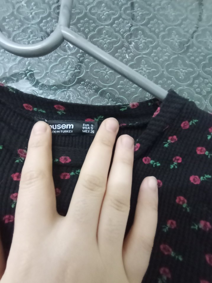 Kız Siyah Düğmeli Kısa Kollu crop - Görsel 3