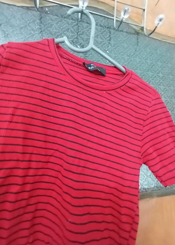 kırmızı siyak cizligi tişört - Görsel 2