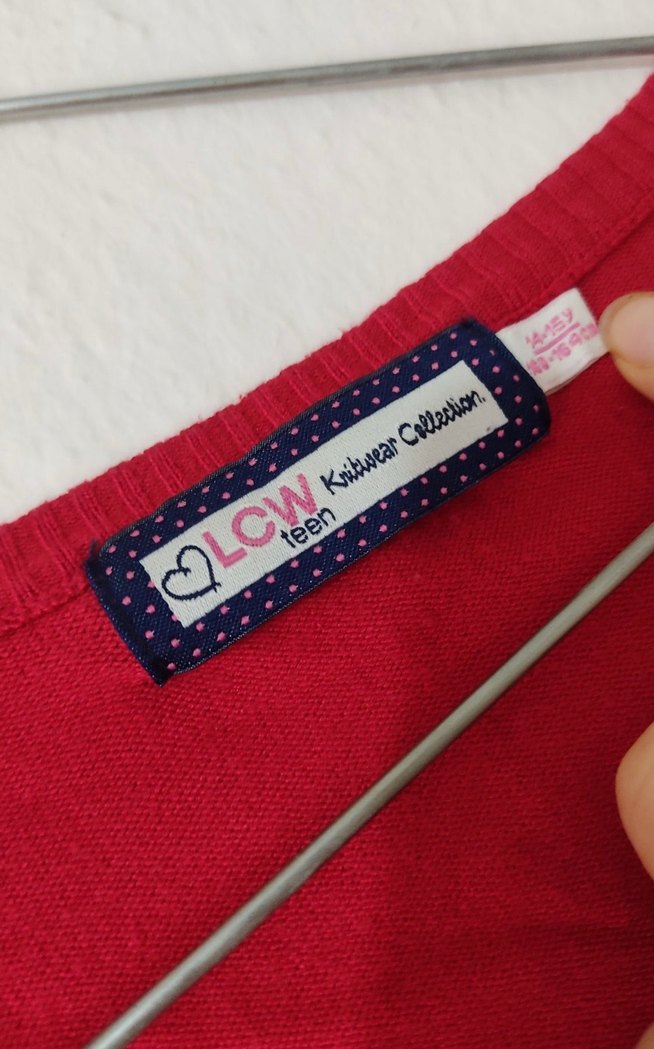 Kız Çocuk Kırmızı Düğmeli V Yaka Bolero - Görsel 2