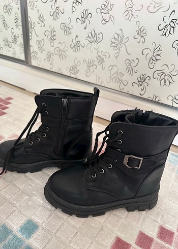 Siyah Deri Kadın , çoçuk  Bot - Tokalı 34 numara - Görsel 2