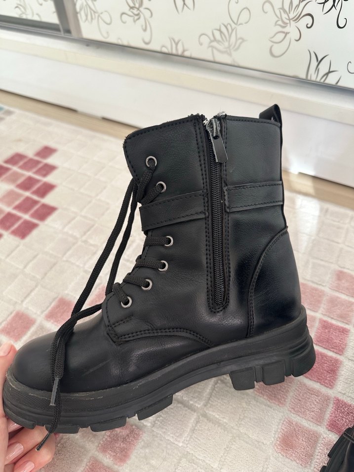 Siyah Deri Kadın , çoçuk  Bot - Tokalı 34 numara - Görsel 4