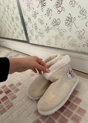 Kız Çocuk Bej Kürklü Sıcak Ev Terliği - Görsel 2