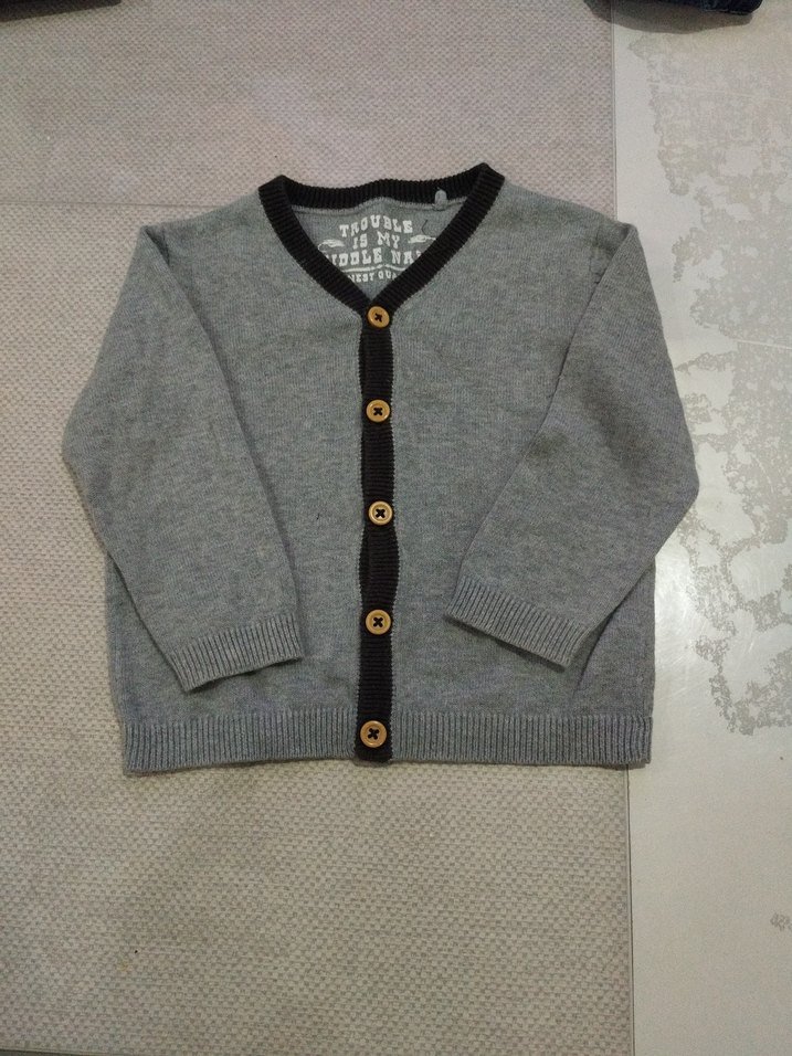 Erkek Çocuk Gri Düğmeli Triko Hırka - Görsel 3