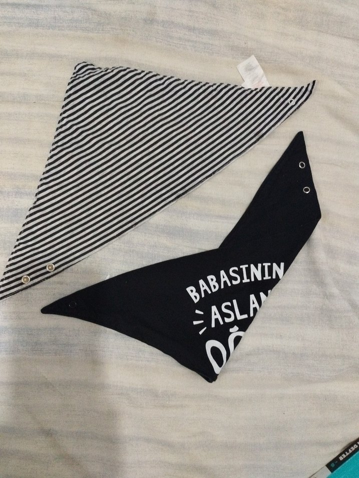 Babasının Aslan Oğlu Desenli Siyah Bebek Önlüğü - Görsel 3