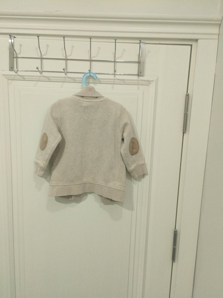 Bej Düğmeli Erkek Çocuk Hırka - Görsel 4