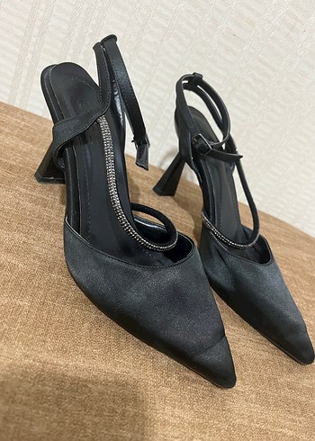 Siyah Tokalı Stiletto Kadın Ayakkabısı - Görsel 2