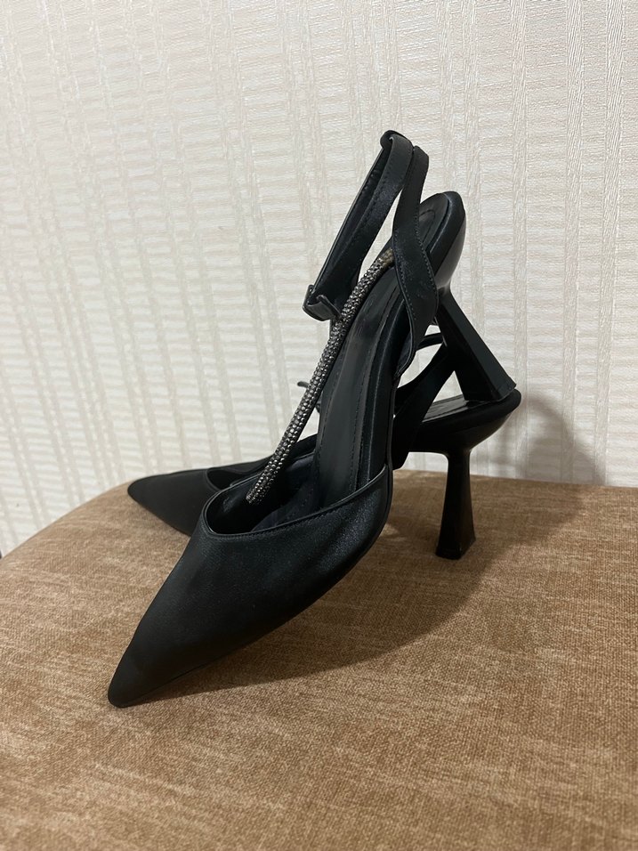 Siyah Tokalı Stiletto Kadın Ayakkabısı - Görsel 4