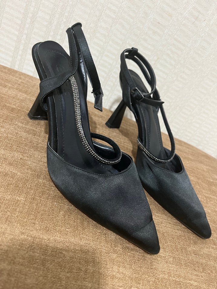 Siyah Tokalı Stiletto Kadın Ayakkabısı - Görsel 2