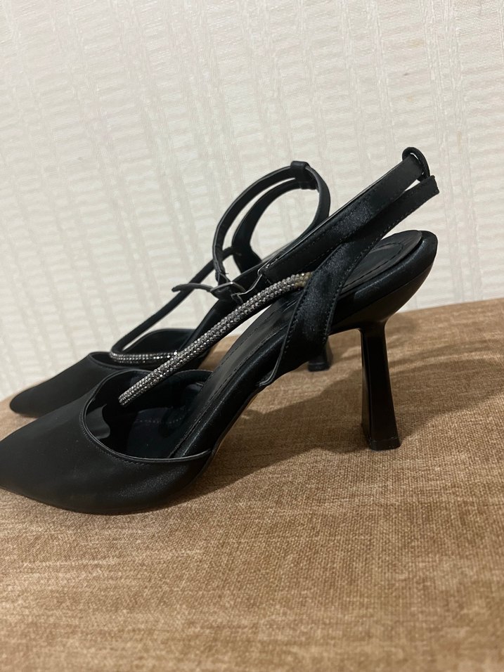 Siyah Tokalı Stiletto Kadın Ayakkabısı - Görsel 3