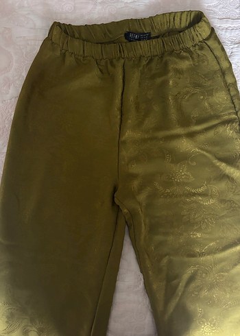 Düğmeli Parlak Yeşil Midi Kadın Pantolon - Görsel 3