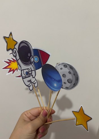 Uzay Temalı Karakter ve Gezegen Figürleri - Görsel 2