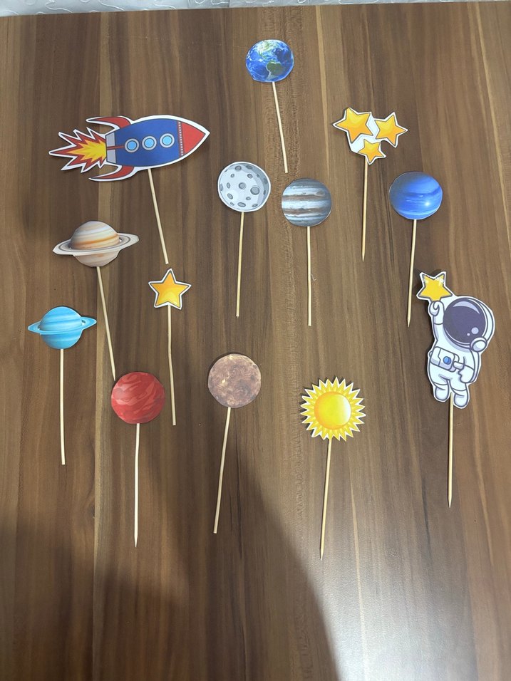 Uzay Temalı Karakter ve Gezegen Figürleri - Görsel 5
