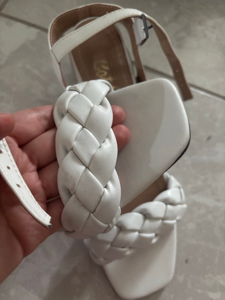 Beyaz Örgülü Tokalı Kadın topuklu ayakkabı - Görsel 3