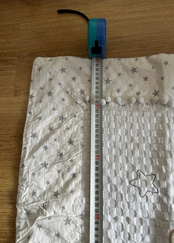 Gri Nakışlı Beyaz Bebek pikesi ve Yıldız Desenli Çarşaf yastık - Görsel 7