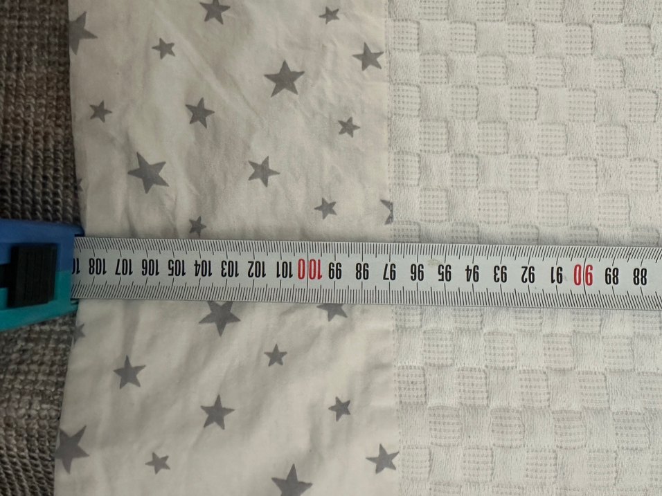 Gri Nakışlı Beyaz Bebek pikesi ve Yıldız Desenli Çarşaf yastık - Görsel 4