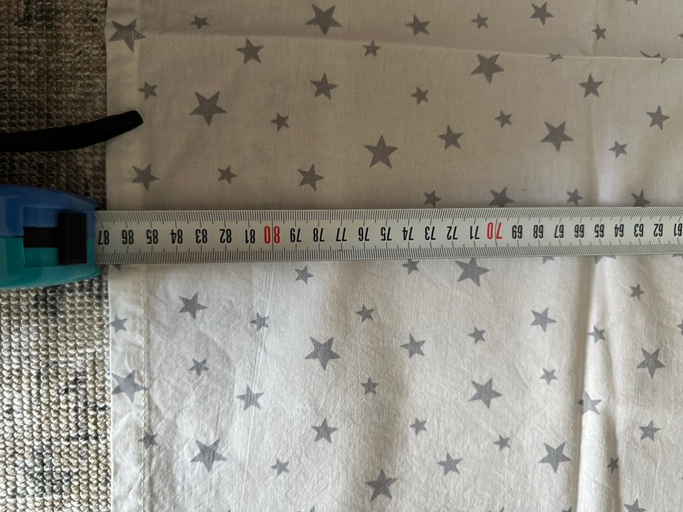 Gri Nakışlı Beyaz Bebek pikesi ve Yıldız Desenli Çarşaf yastık - Görsel 3