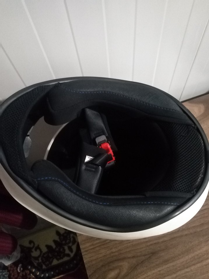 Beyaz Minimalist Motosiklet Kaskı Velcro - Görsel 3