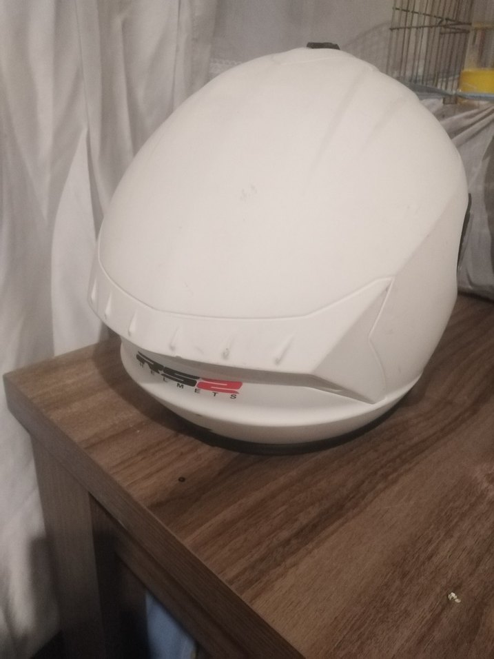 Beyaz Minimalist Motosiklet Kaskı - Görsel 2