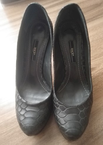 Siyah Yılan Desenli Topuklu Kadın Ayakkabı - Görsel 3