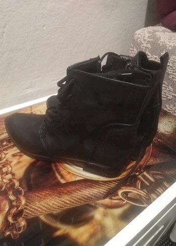 Siyah Deri Gotik Kadın Botları - Görsel 2