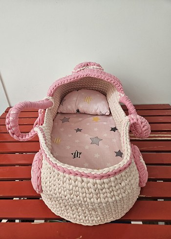 Diğer Pembe Örgü Bebek Sepeti ve Yastık