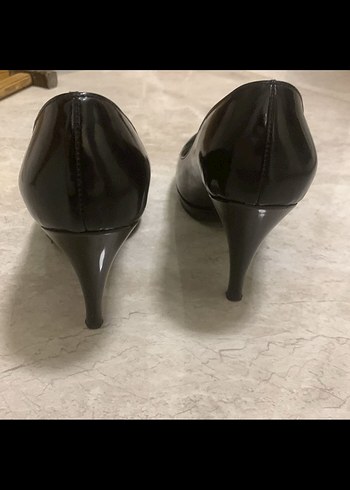 Kadın Siyah Parlak Rugan Topuklu Ayakkabı - Görsel 3