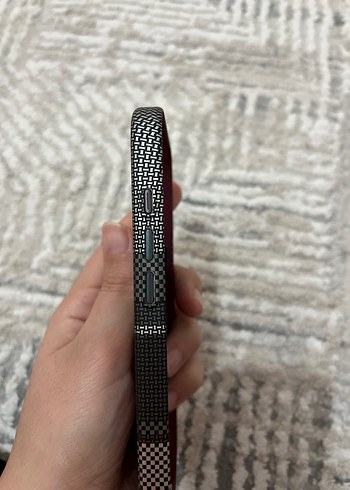 İPhone 16 pro Siyah Gri Elastikli Telefon Kılıfı - Görsel 4