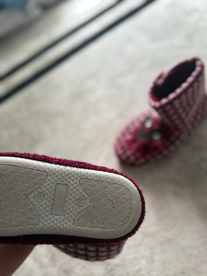 Bordo Kareli Örgü Çocuk Ev Terliği - Görsel 2