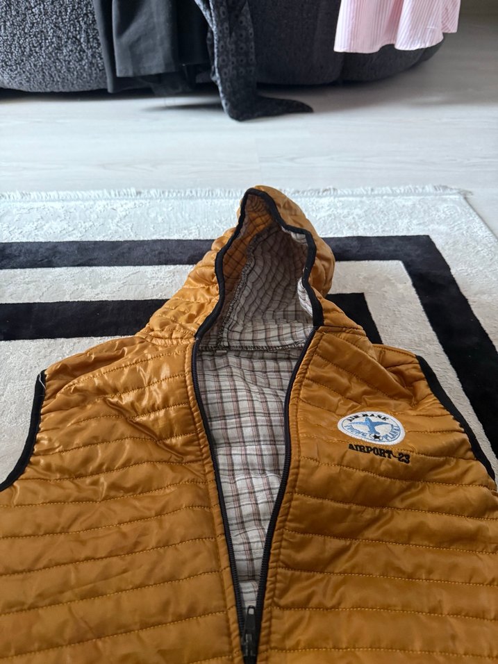 Kapüşonlu Erkek Çocuk Sarı Şişme Yelek - Görsel 3