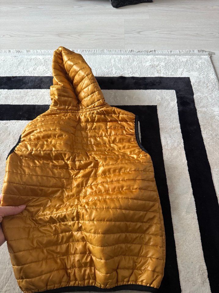 Kapüşonlu Erkek Çocuk Sarı Şişme Yelek - Görsel 4