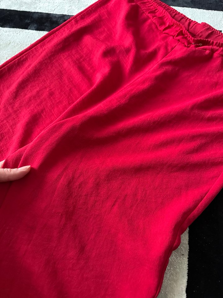 Kadın Kırmızı Rahat Kesim Midi Kumaş Pantolon - Görsel 4