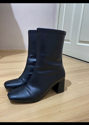 Hotiç Siyah Deri Topuklu Kadın Bot
