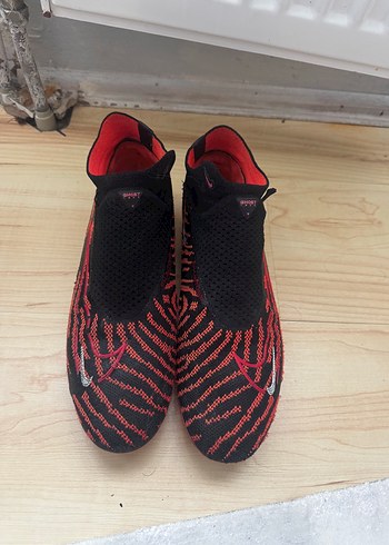 Nike Siyah Kirmizi Cizgili Spor Krampon