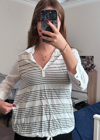 Mavi Marka V Yakalı Beyaz Gri Çizgili Pamuk Gömlek - Görsel 2