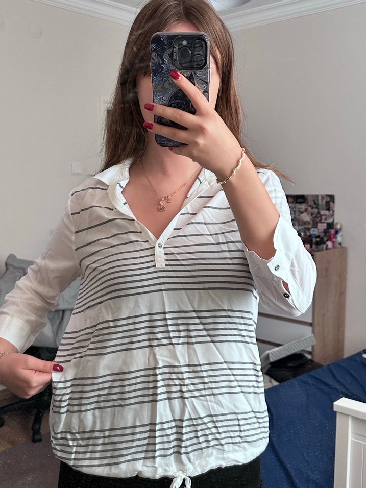 Mavi Marka V Yakalı Beyaz Gri Çizgili Pamuk Gömlek - Görsel 2